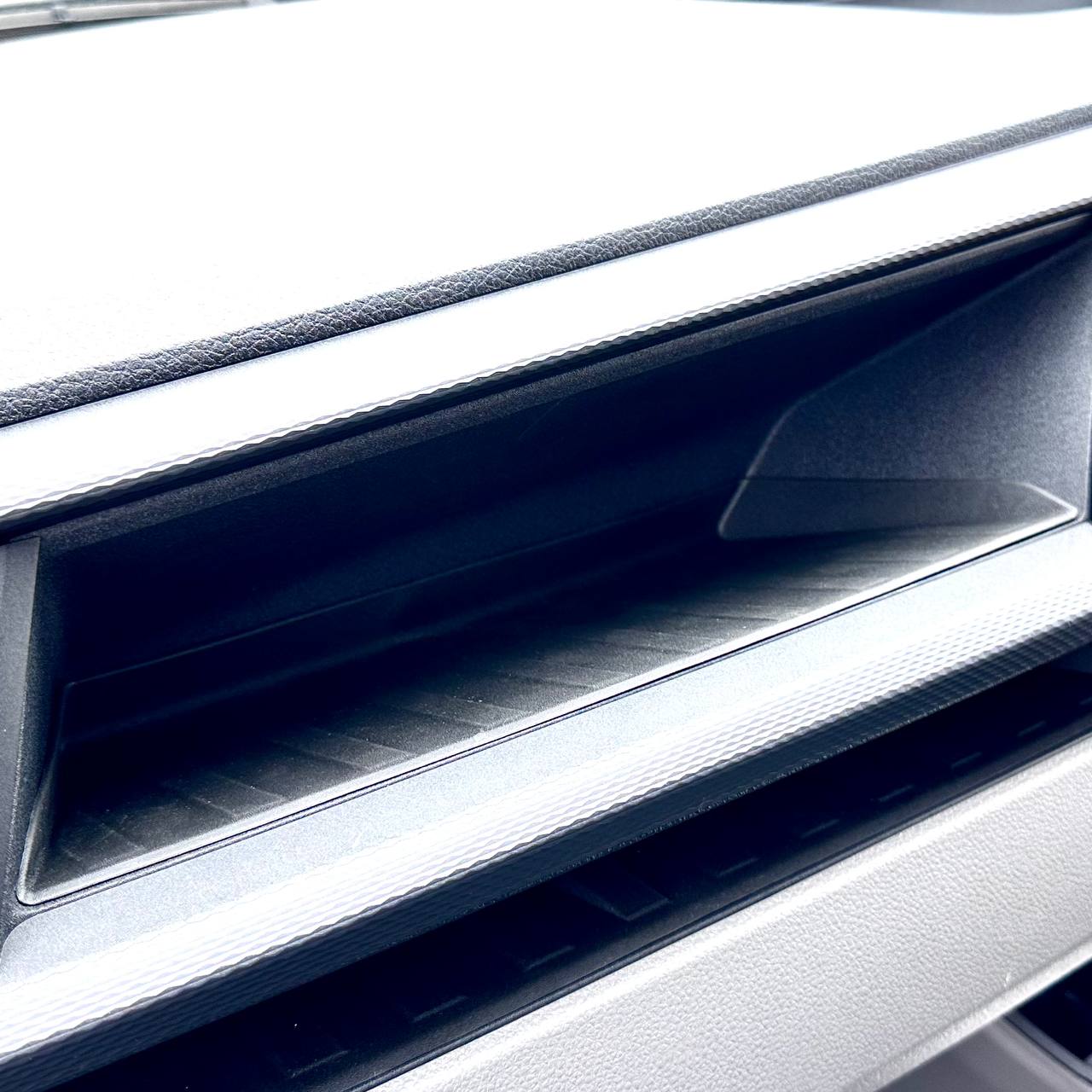 For VW Transporter T6.1 Glovebox Inserts | Silicone Rubber Non-Slip Organiser Mats – Van-X