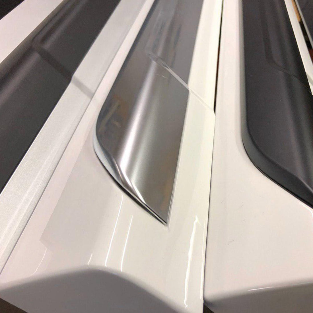 For VW T5, T5.1 LWB Side Skirts Candy White Plastic Painted and Ready to Fit (B-Grade)
