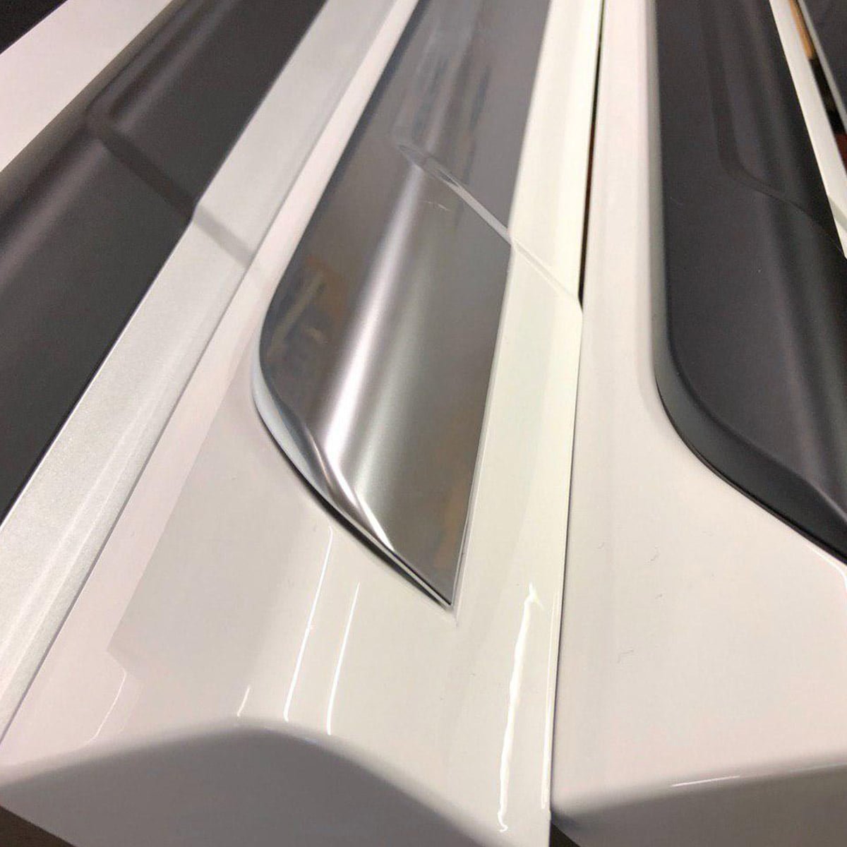 For VW T5, T5.1 SWB Side Skirts Candy White Plastic Painted and Ready to Fit