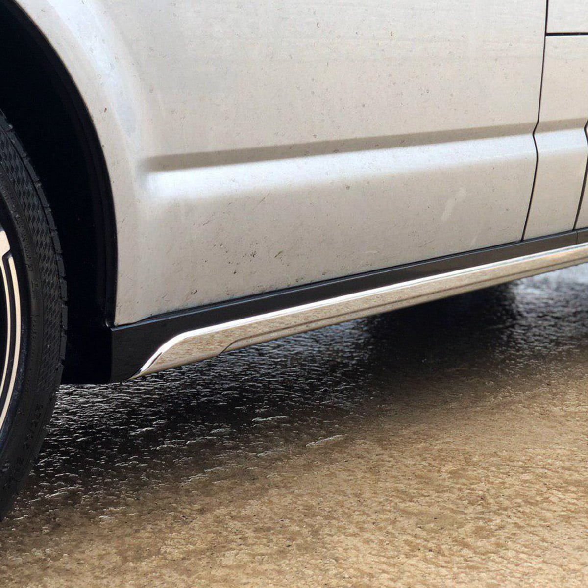 For VW T5, T5.1 SWB Side Skirts Deep Black Plastic Painted and Ready to Fit (B-Grade)