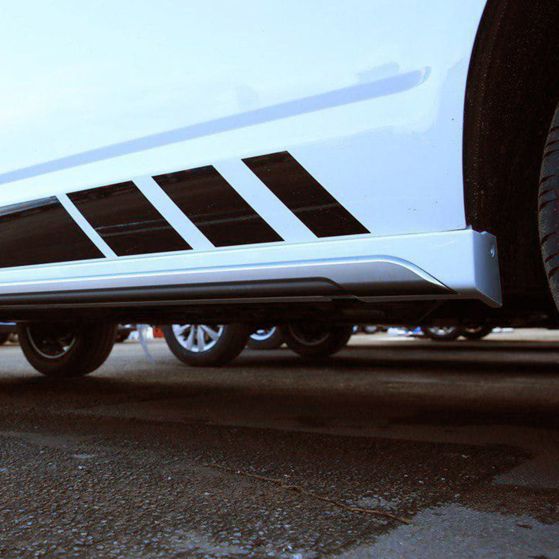 For VW T5, T5.1 SWB Side Skirts Candy White Plastic Painted and Ready to Fit (B-Grade)