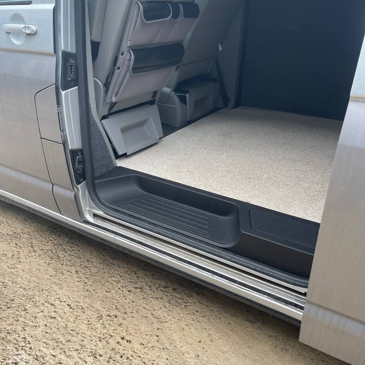 For VW Transporter T5/T5.1 Side Step V3 – 17mm Deep with Storage Compartment | Van-X