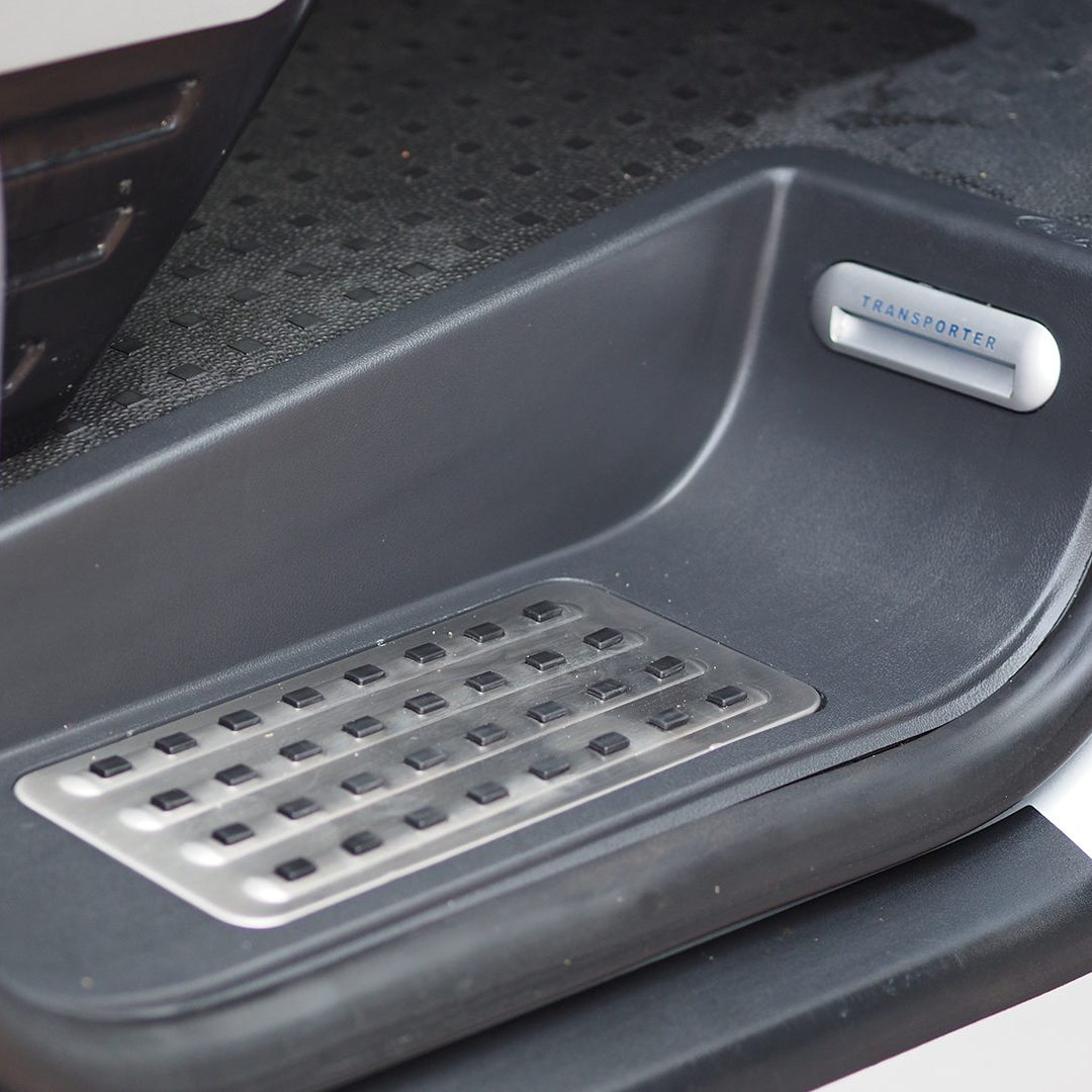 For VW T6 Caravelle Style Full Step (Set of 4) with Transporter LED Logo Lights | Van-X