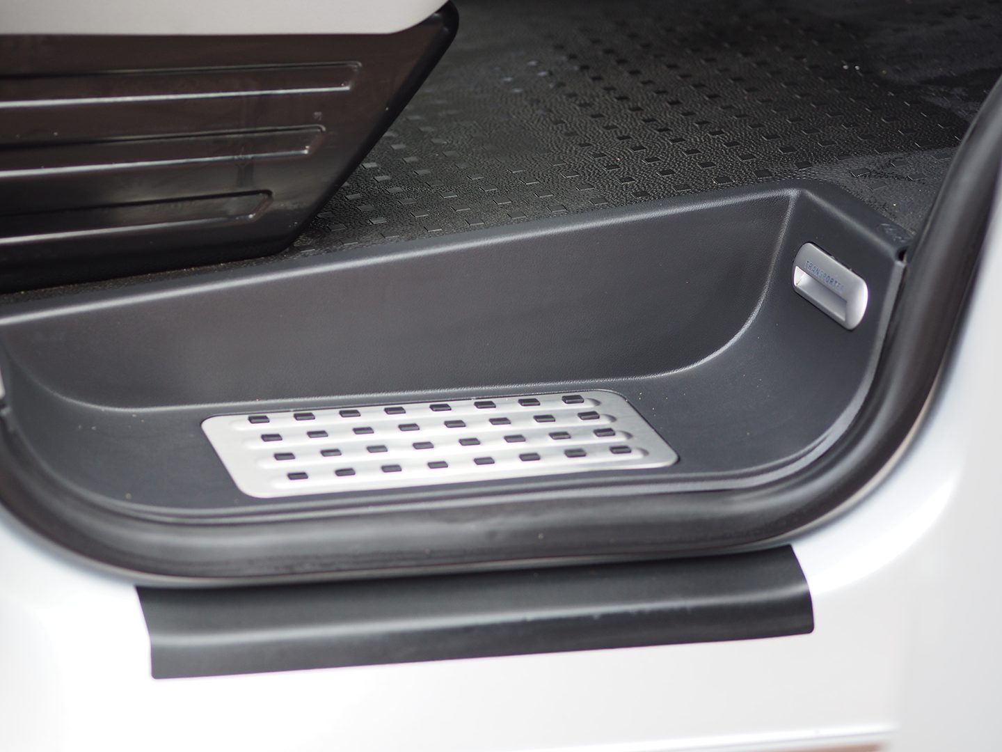 For VW T5, T5.1 Caravelle Style full Step Set Inc Driver, Passenger and Side Sliding Door Perfect For Campervan Conversion (B GRADE)