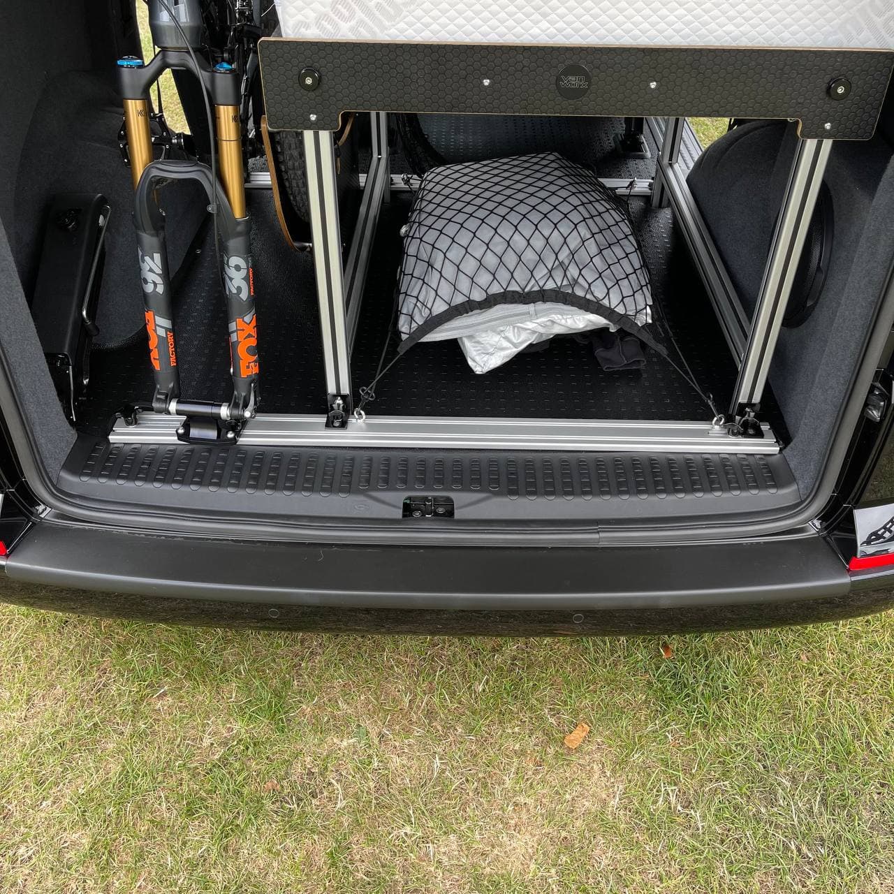 For VW T6 V3 Tailgate Threshold Cover + Side Step