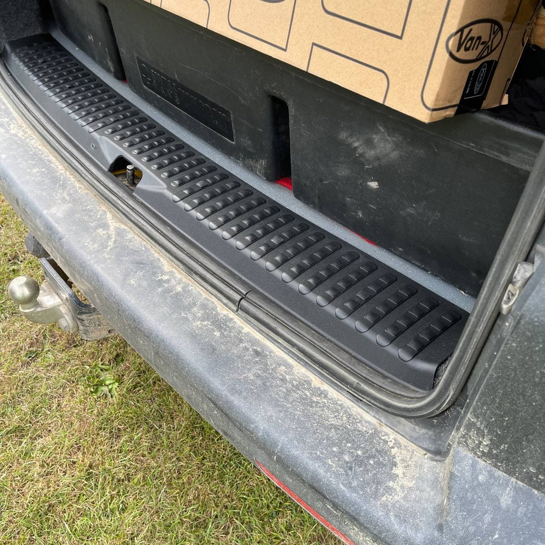 For VW T6 V3 Tailgate Threshold Cover + Side Step