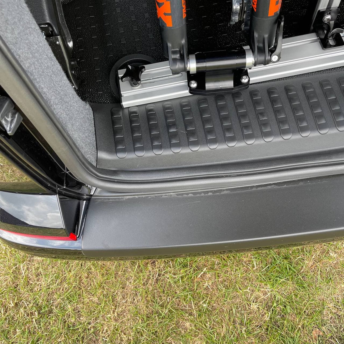 For VW T5, T5.1 V3 Tailgate Threshold Cover + Side Step