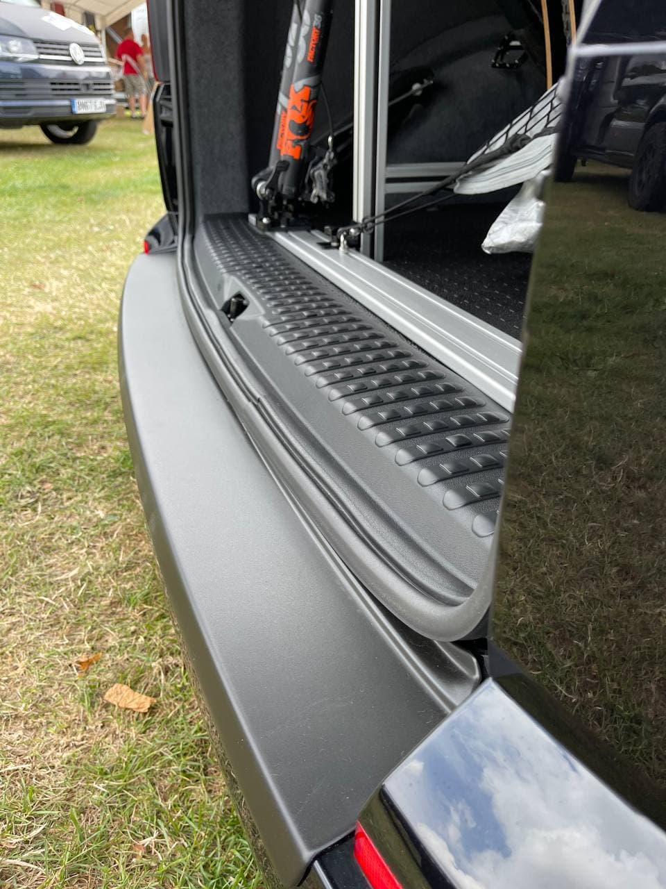 For VW T5, T5.1 V3 Tailgate Threshold Cover + Side Step