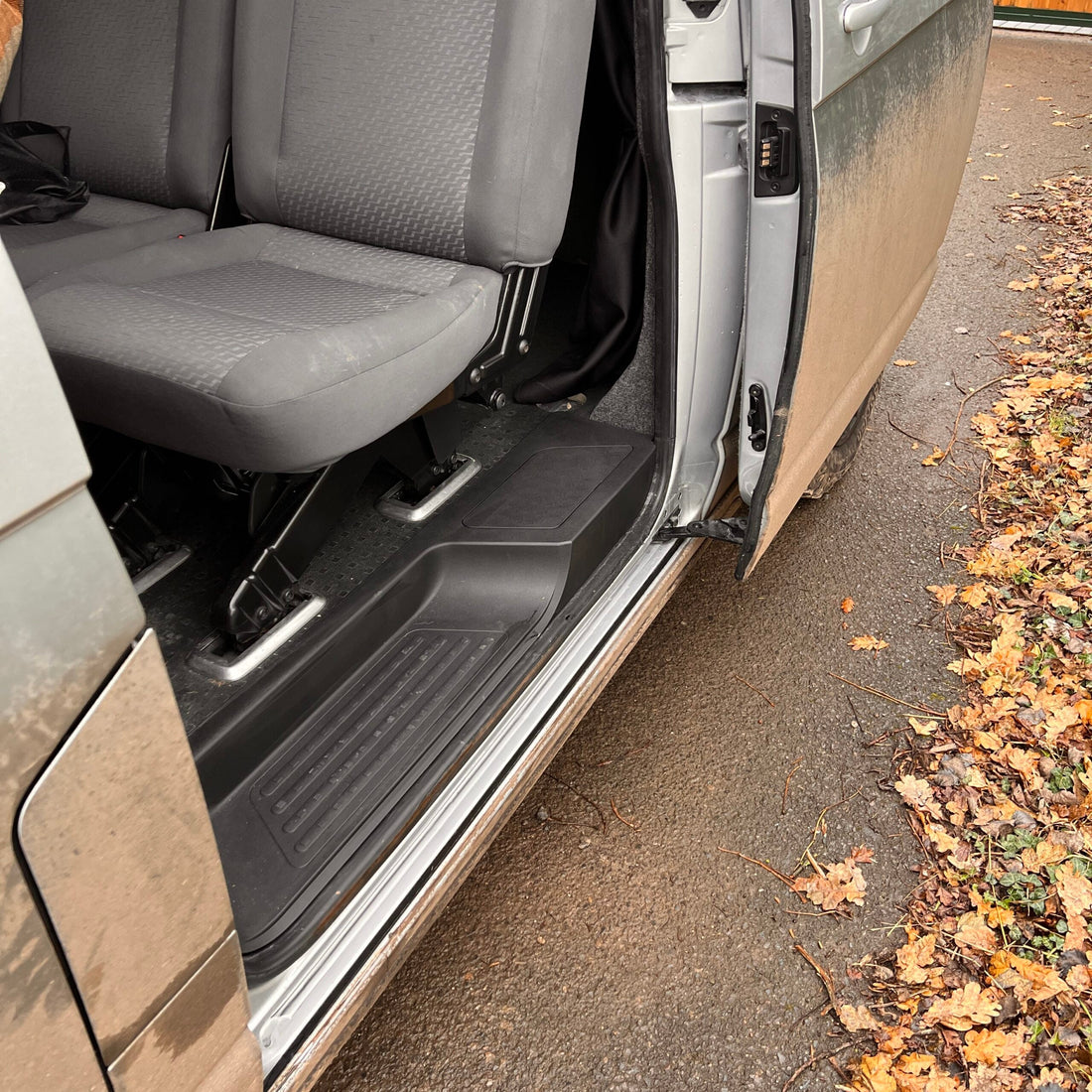 For VW T6.1 V3 Tailgate Threshold Cover + Side Step
