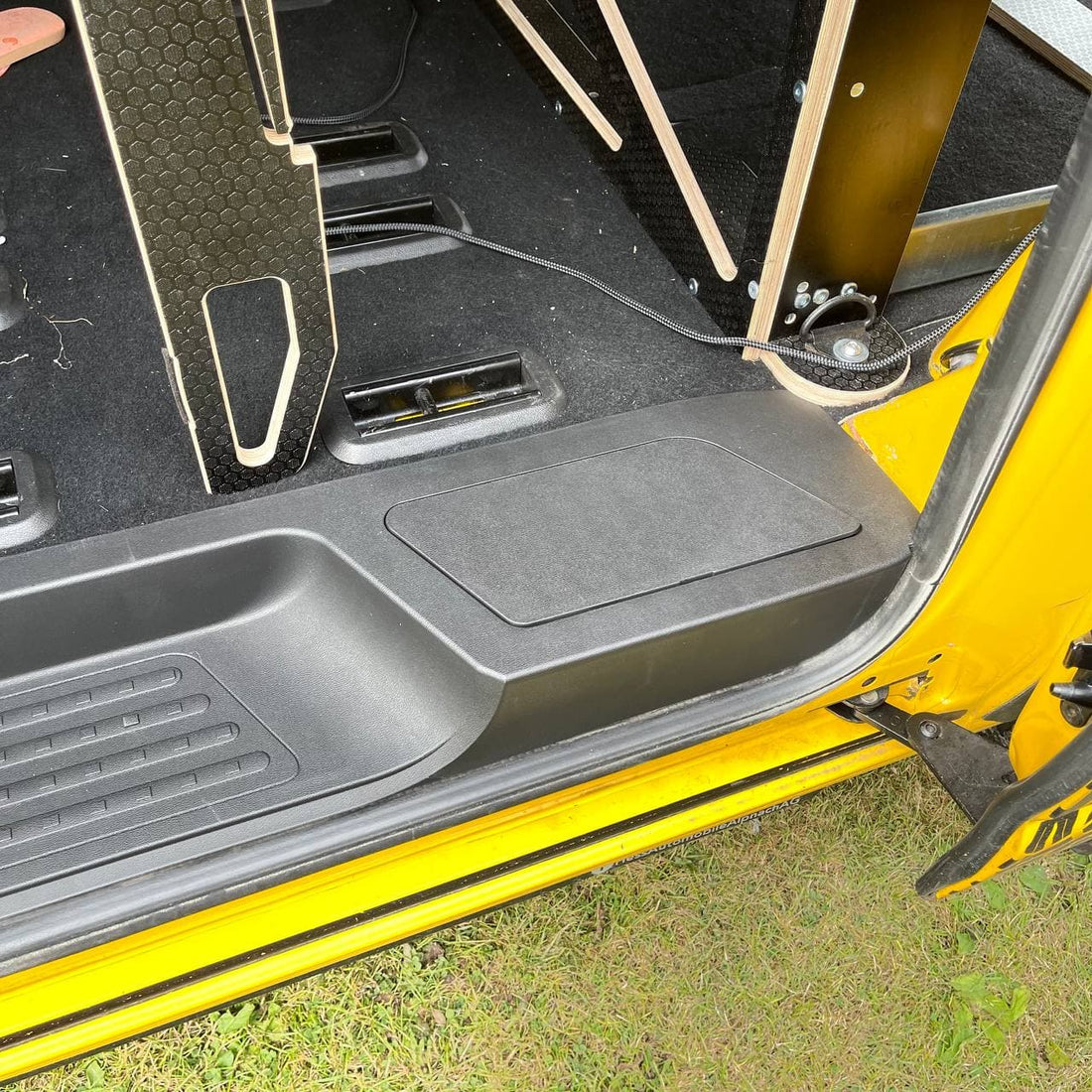 For VW T6.1 V3 Barndoor Threshold Cover + Side Step