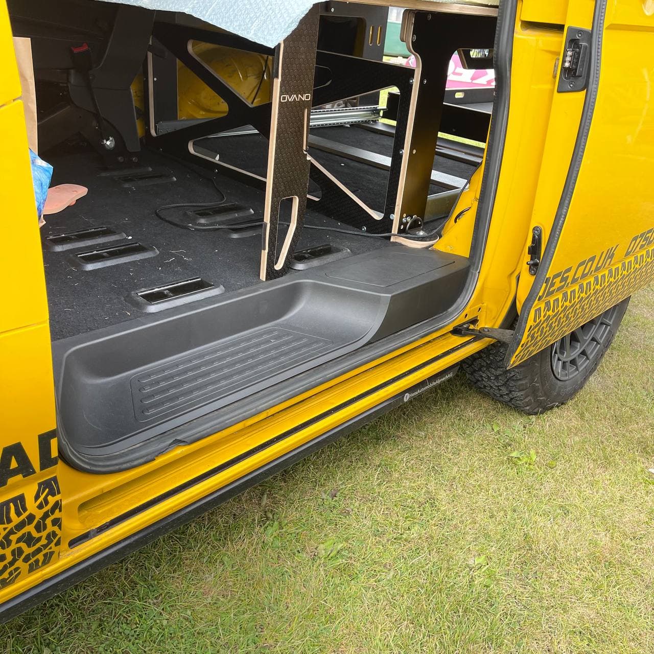 For VW T5, T5.1 V3 Barndoor Threshold Cover + Side Step