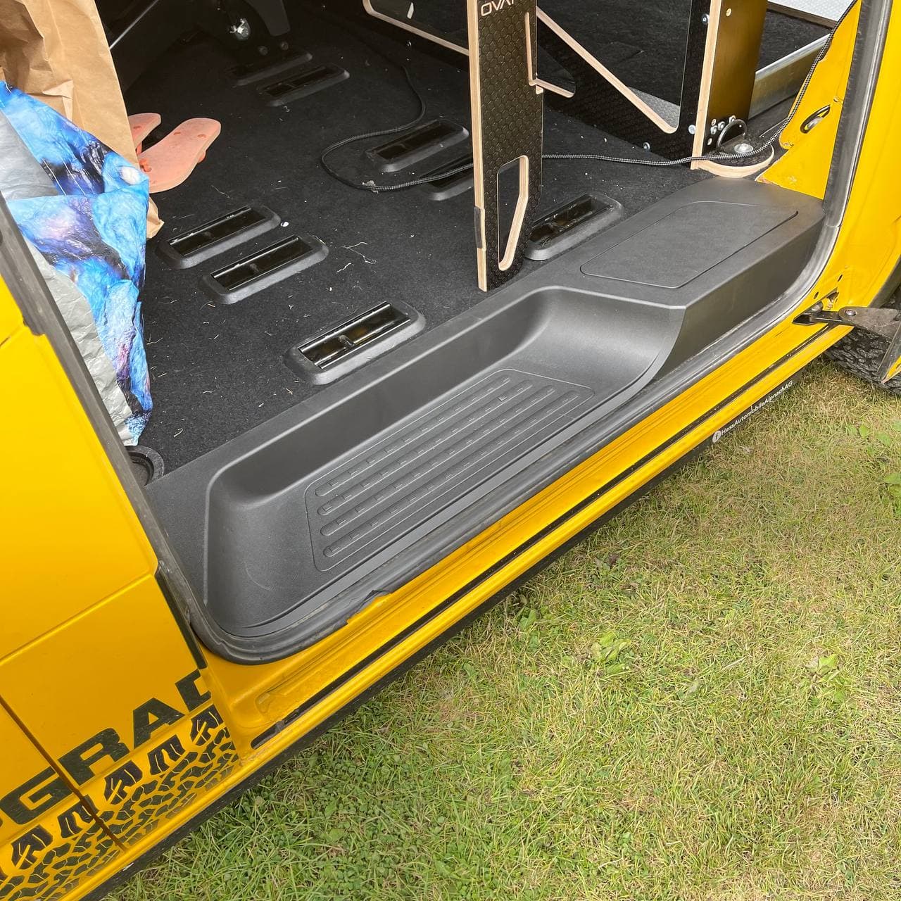 For VW Transporter T5/T5.1 Side Step V3 – 17mm Deep with Storage Compartment | Van-X